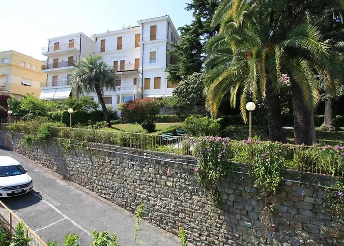 Rentopolis Trilocale Sanremo Casino Lägenhet *